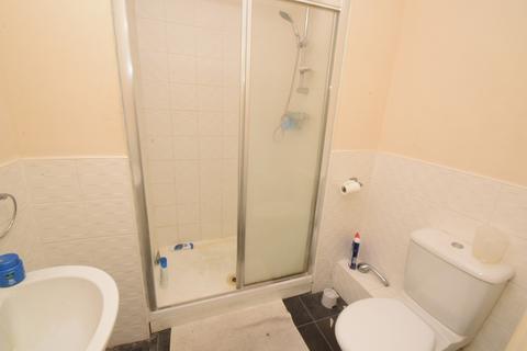 3 bedroom apartment to rent, Aviation Avenue, Hatfield AL10