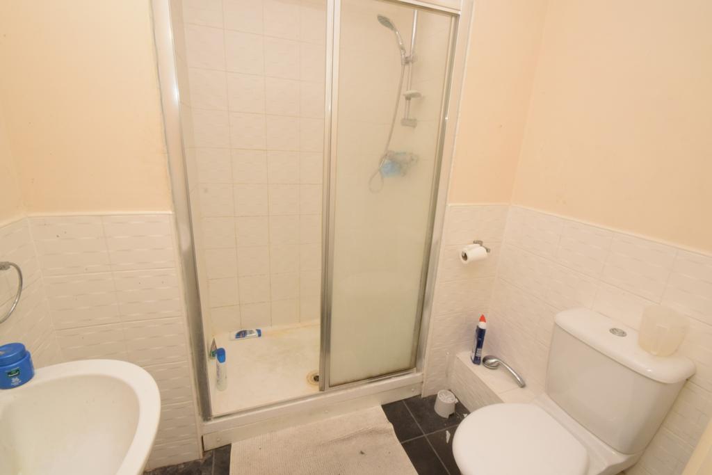 Master En Suite Bathroom