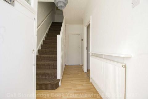 3 bedroom terraced house to rent, Meadway, Ilford, IG3