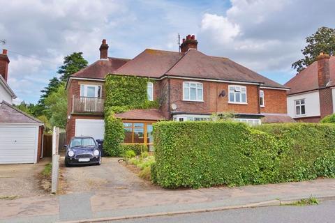 3 bedroom semi-detached house to rent, Wooddittion Rd, Newmarket - spacious property