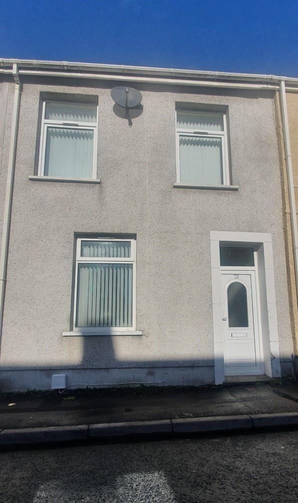 75 Swansea Road Llanelli 3 bed house £525 pcm (£121 pw)