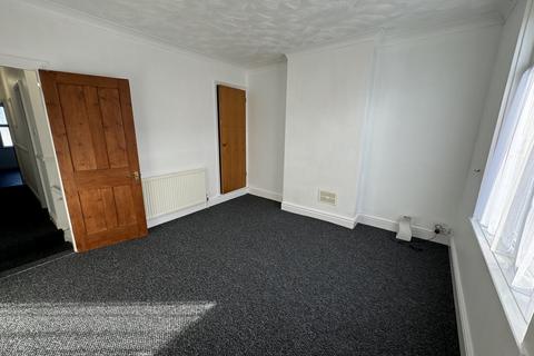 2 bedroom terraced house to rent, Alma Street, Leicester