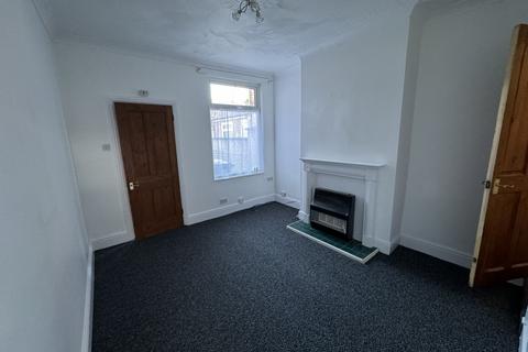 2 bedroom terraced house to rent, Alma Street, Leicester