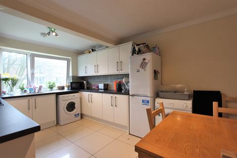 3 bedroom flat to rent, Lower Brook Street, Winchester