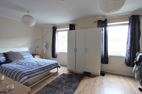 3 bedroom flat to rent, Lower Brook Street, Winchester