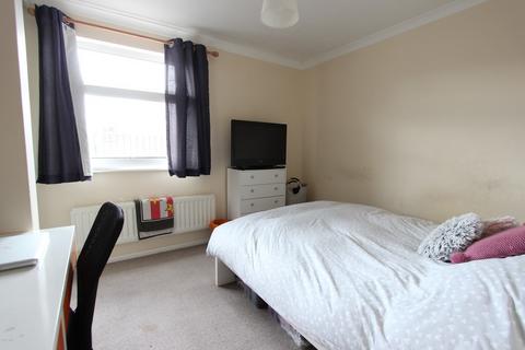 3 bedroom flat to rent, Lower Brook Street, Winchester