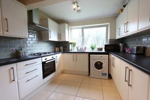 3 bedroom flat to rent, Lower Brook Street, Winchester