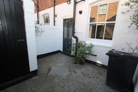 2 bedroom terraced house to rent, Albion Place, Chester