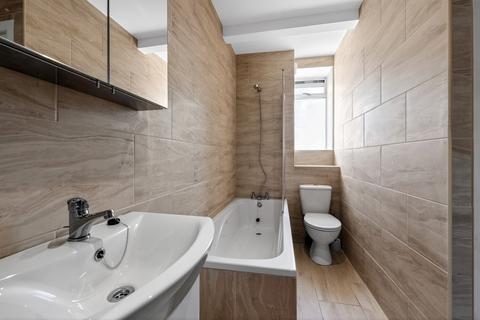 3 bedroom apartment to rent, Three Colt Street, London, E14