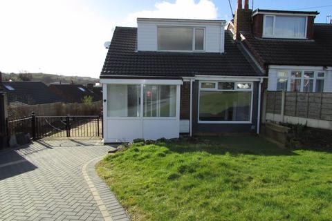 3 bedroom semi-detached house to rent, Pennine Drive Milnrow.