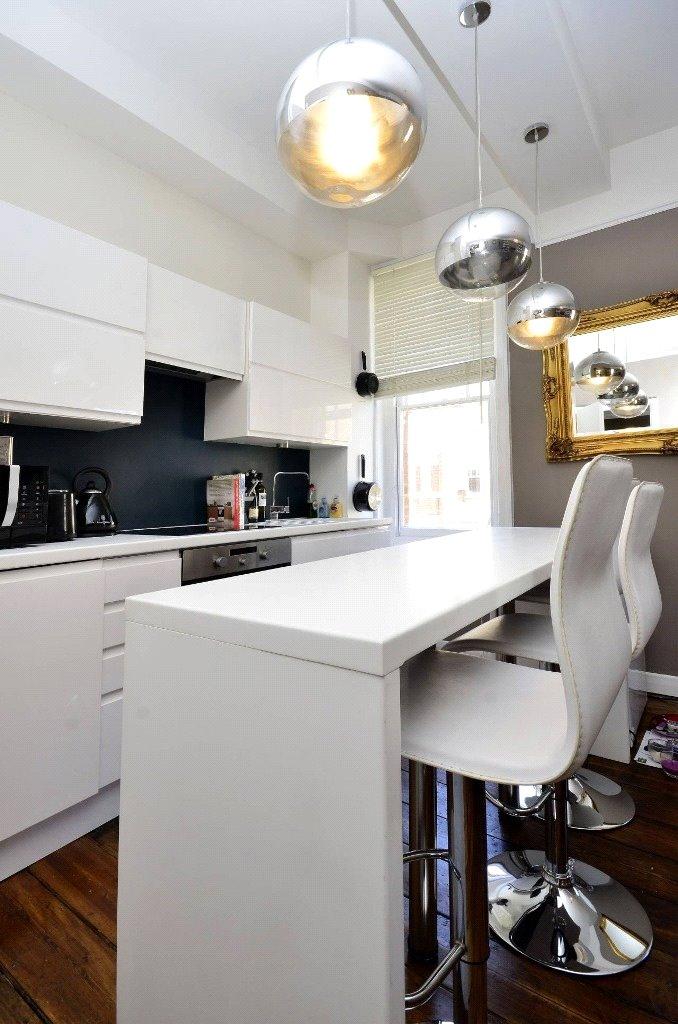 Apartment in West Hampstead - More