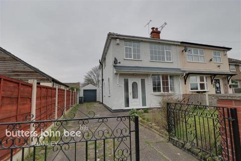 3 bedroom semi-detached house to rent, Holland Street, Crewe