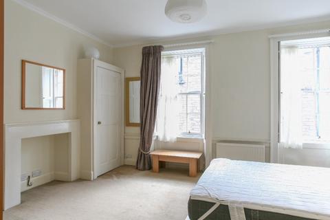 Studio to rent, Thistle Street, New Town, Edinburgh, EH2