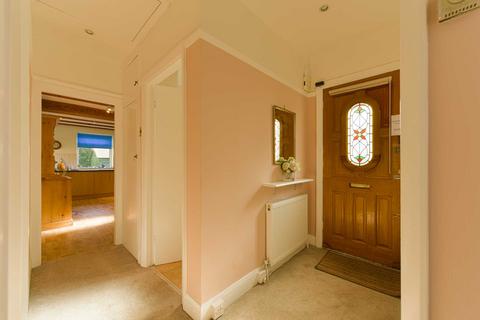 2 bedroom bungalow to rent - Oakley Gardens, Banstead