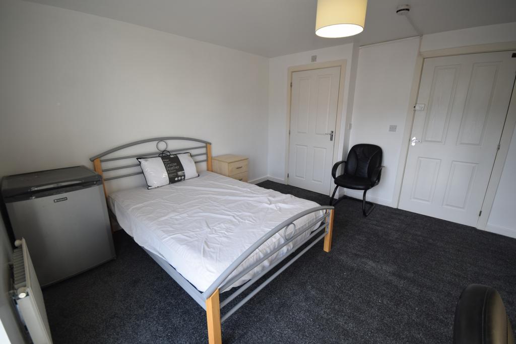 Room 2 - Ensuite