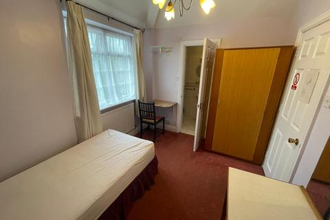 1 bedroom flat to rent, St. Albans Road West, Hatfield AL10