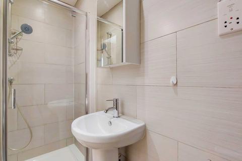 2 bedroom flat to rent, Uxbridge Road, Shepherds Bush, London W12 7JD