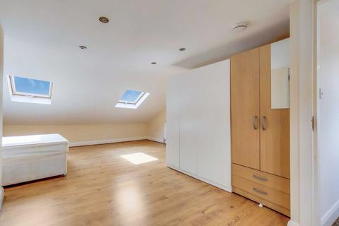 2 bedroom flat to rent, Uxbridge Road, Shepherds Bush, London W12 7JD