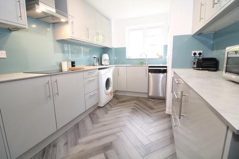 2 bedroom flat to rent, South Terrace, Dorking