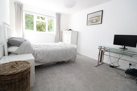 2 bedroom flat to rent, South Terrace, Dorking