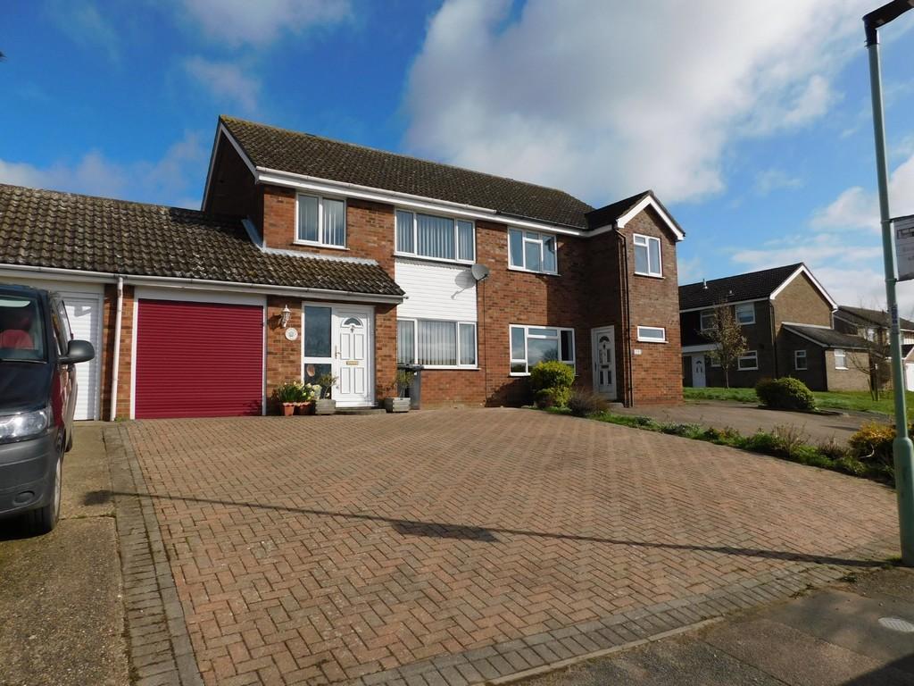 Thirlmere Drive, Stowmarket 3 bed semidetached house £240,000