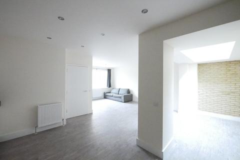 2 bedroom end of terrace house to rent - South Street, Romford, RM1