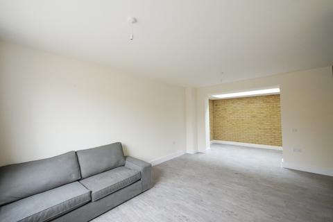 2 bedroom end of terrace house to rent - South Street, Romford, RM1