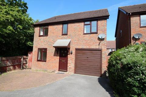 4 bedroom detached house to rent, Leatherhead Gardens, Hedge End, SO30 2TY