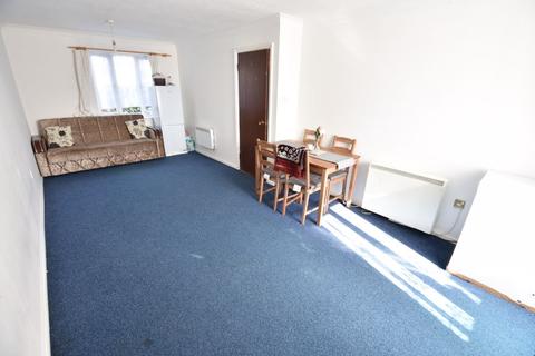 2 bedroom flat for sale - Dorrington Close, Luton