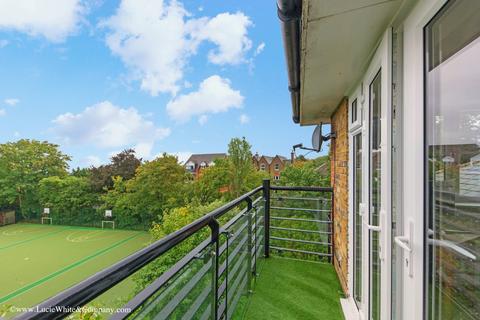 2 bedroom flat to rent, Beaumont Court, Wimbledon