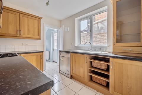 3 bedroom terraced house to rent, Radstock Road, Reading, RG1