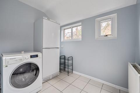 3 bedroom terraced house to rent, Radstock Road, Reading, RG1