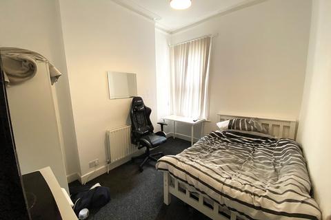 6 bedroom terraced house to rent, Albert Grove, Southsea