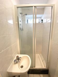 6 bedroom terraced house to rent, Albert Grove, Southsea