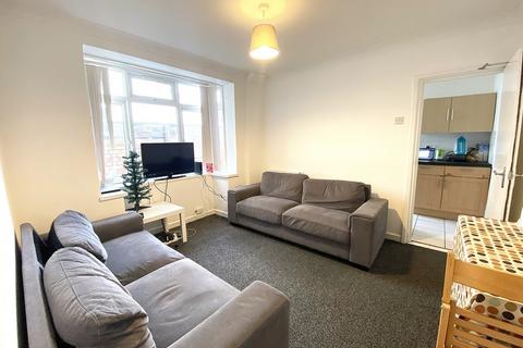 6 bedroom terraced house to rent, Albert Grove, Southsea