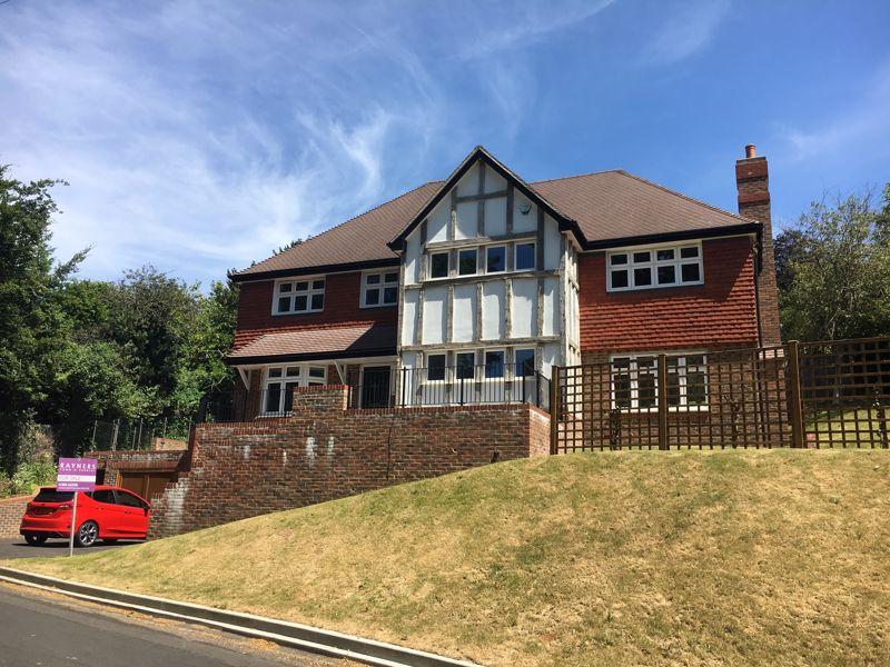 Westview Road, Warlingham 5 bed detached house £1,000,000