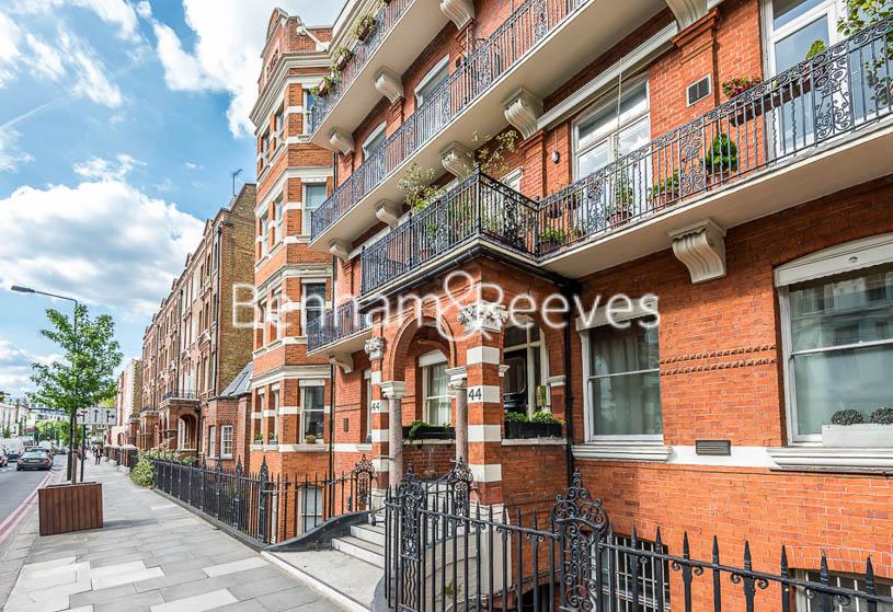 Warwick Road, Earl's Court, SW5 2 bed apartment to rent £2,383 pcm (£