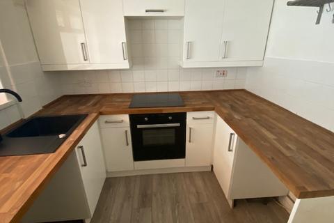 3 bedroom semi-detached house to rent, George Street