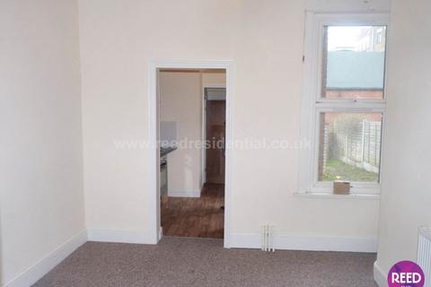 2 bedroom flat to rent, Cranley Ave, Westcliff On Sea