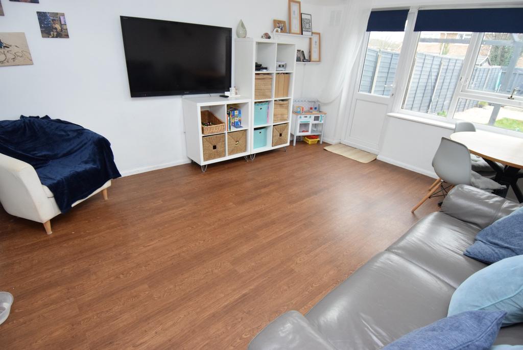 Avondown Road, Durrington, Salisbury, SP4 8ET 2 bed terraced house £