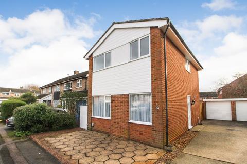 3 bedroom detached house to rent, Chantry Avenue, Kempston, Bedford