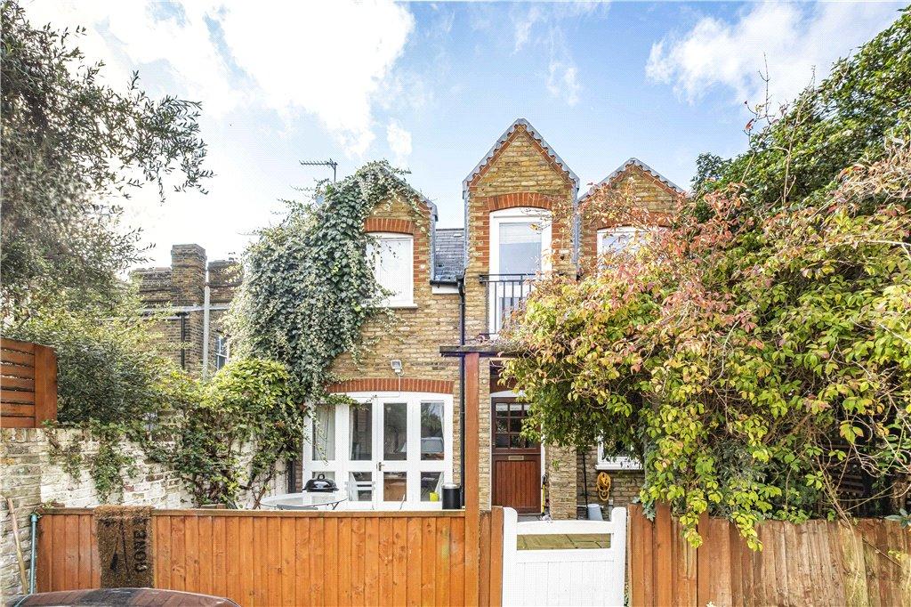 Wadham Road, Putney, SW15 2 bed end of terrace house to rent £2,100