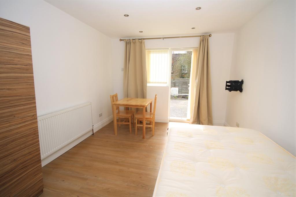 Allison Road, London, N8 Studio £901 pcm (£208 pw)