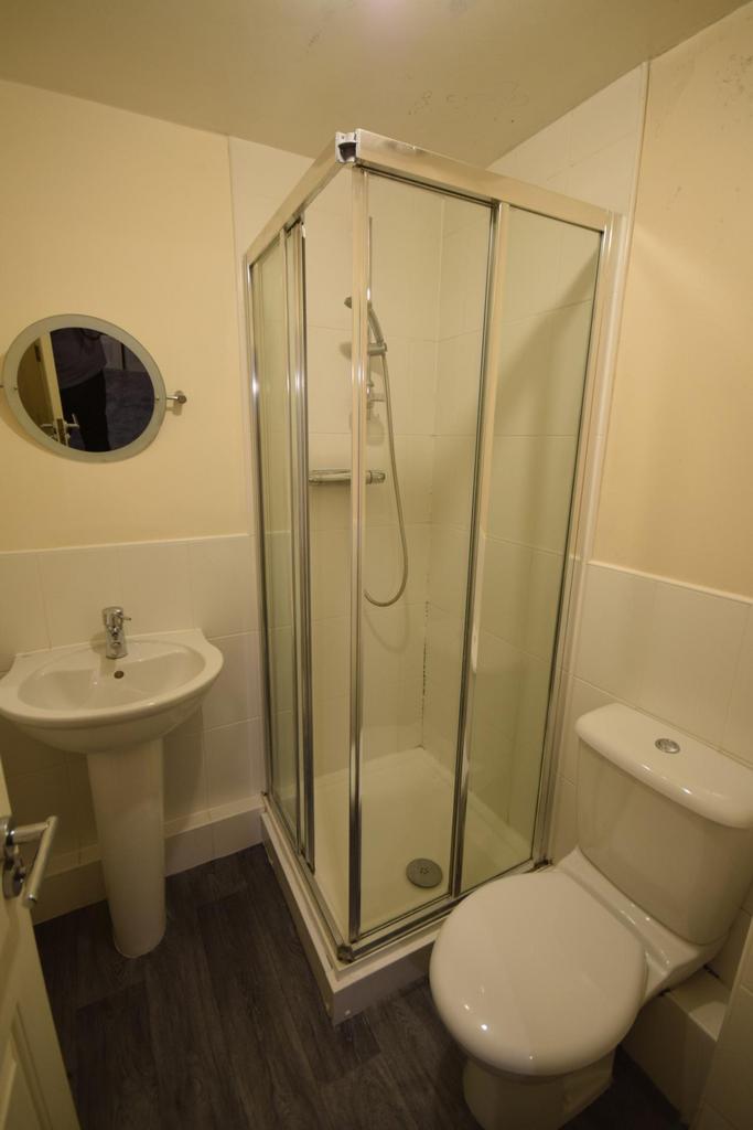 Master En Suite Bathroom