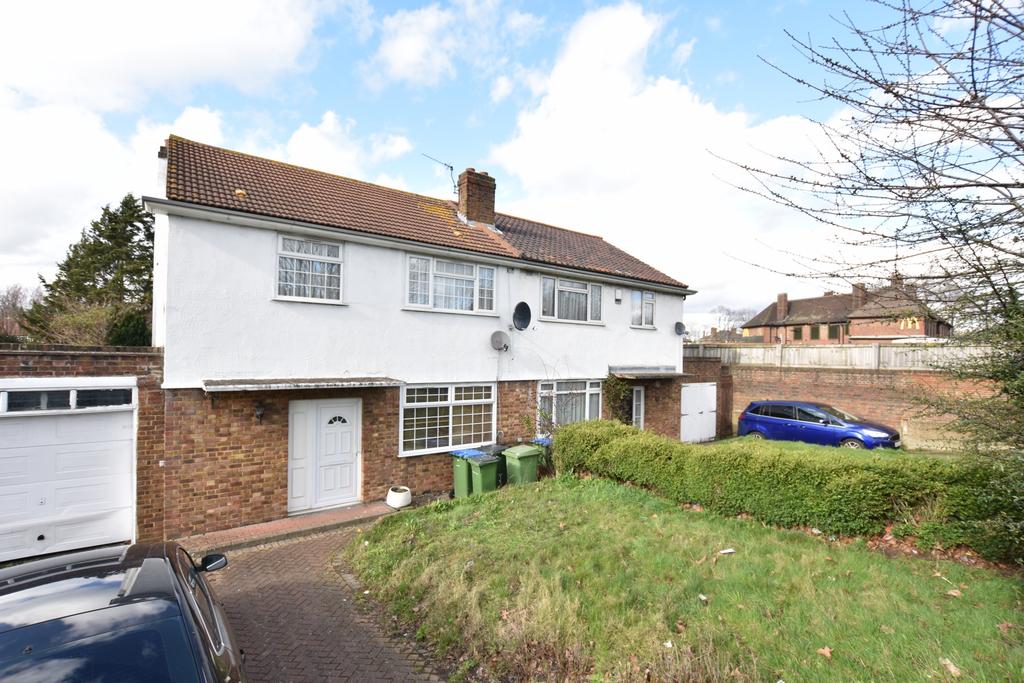 Westhorne Avenue, Eltham, SE9 3 bed house £1,500 pcm (£346 pw)