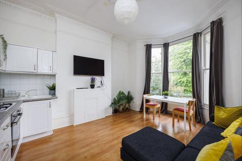 2 bedroom flat to rent, Wray Crescent, London, N4