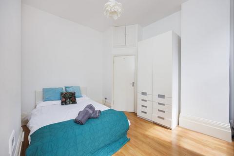 2 bedroom flat to rent, Wray Crescent, London, N4