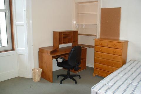 3 bedroom flat to rent, Spittal Street, Tollcross, Edinburgh, EH3