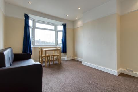 2 bedroom flat to rent, Ridgemount Close, London SE20