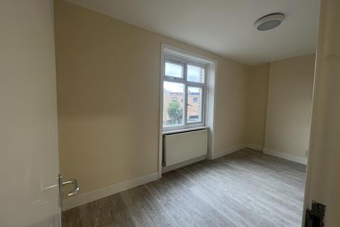 1 bedroom in a flat share to rent - Chamberlayne Road, KENSAL GREEN, LONDON NW10 3JE